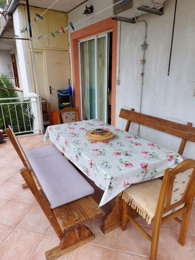 Apartman Gabriel Podgora Esterno foto