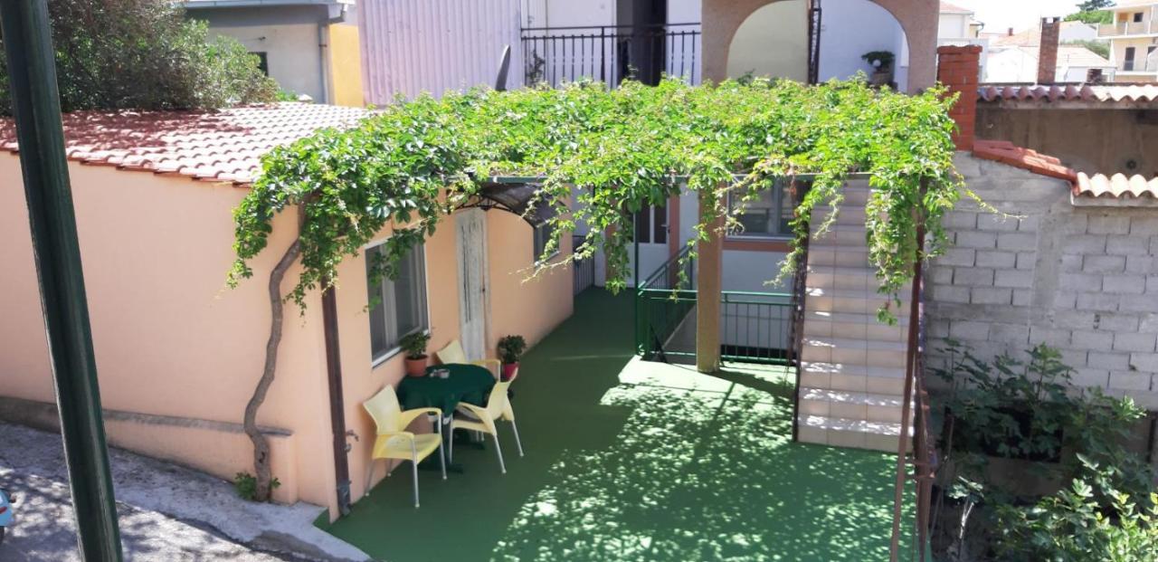 Apartman Gabriel Podgora Esterno foto