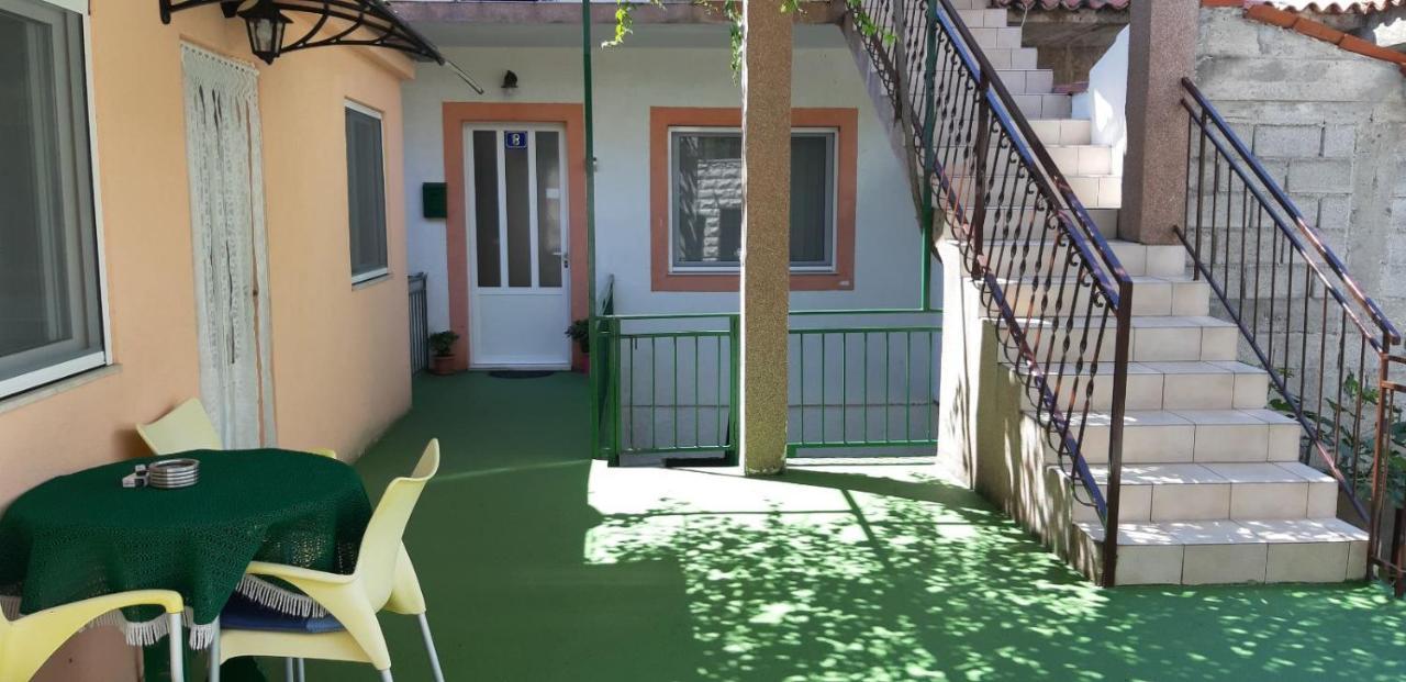 Apartman Gabriel Podgora Esterno foto