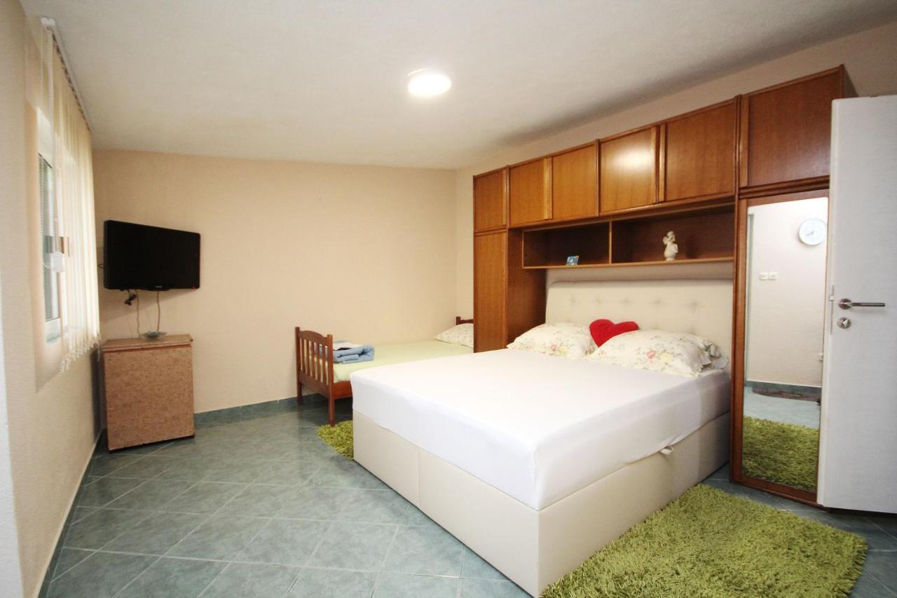 Apartman Gabriel Podgora Esterno foto