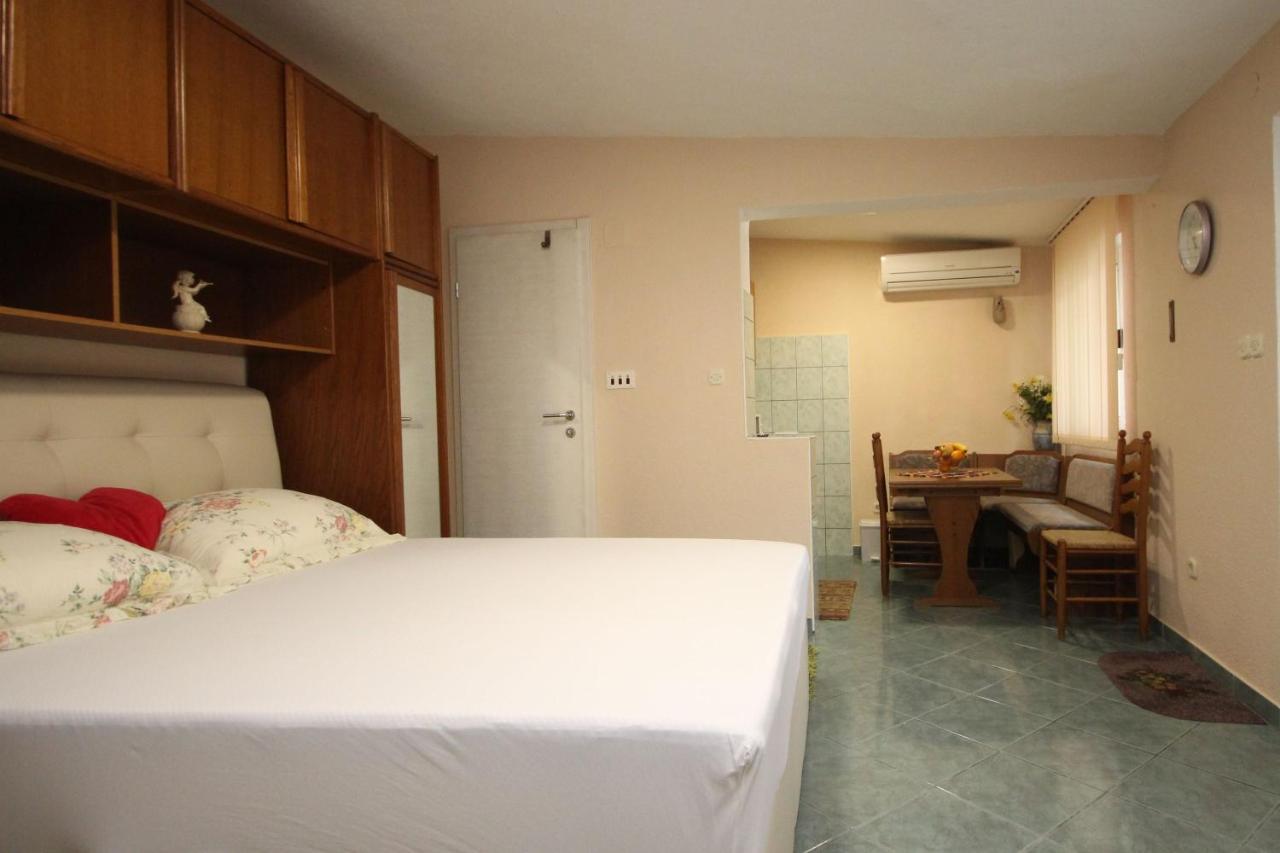 Apartman Gabriel Podgora Esterno foto